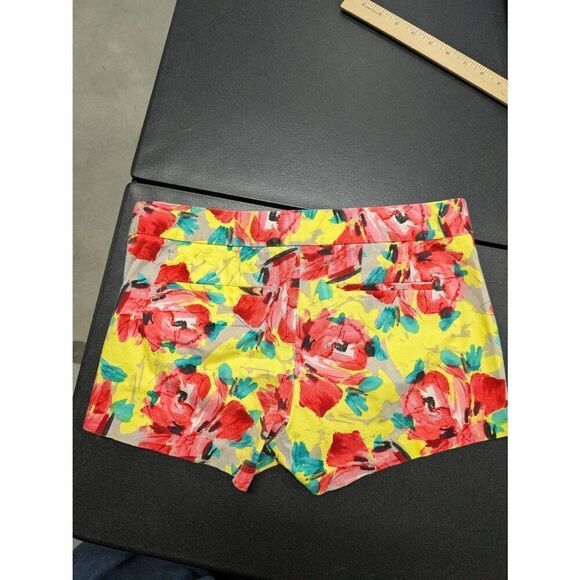 J Crew Factory Yellow Red Floral Stretch Shorts Women's Size 6 - Picture 2 of 4